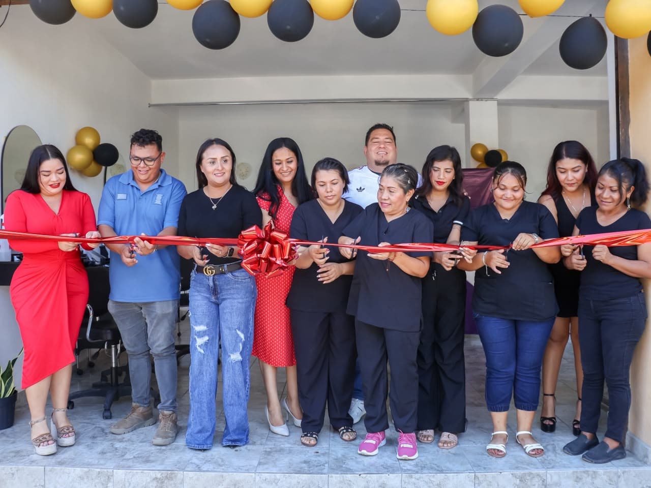 Imagen 2 de DIF Municipal Inaugura Estetica en Tenencia Las Guacamayas.