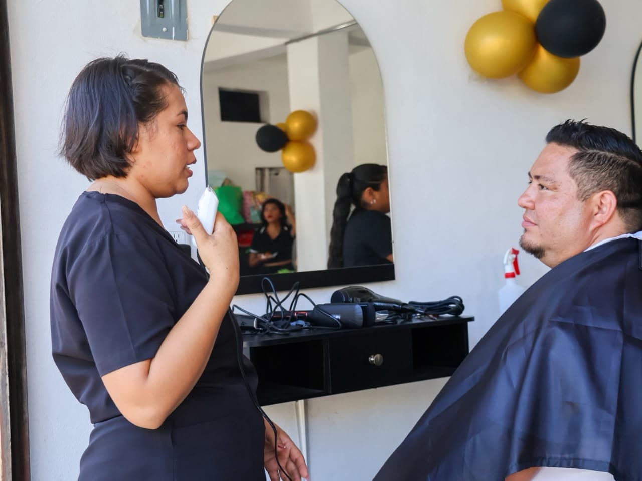 Imagen 5 de DIF Municipal Inaugura Estetica en Tenencia Las Guacamayas.