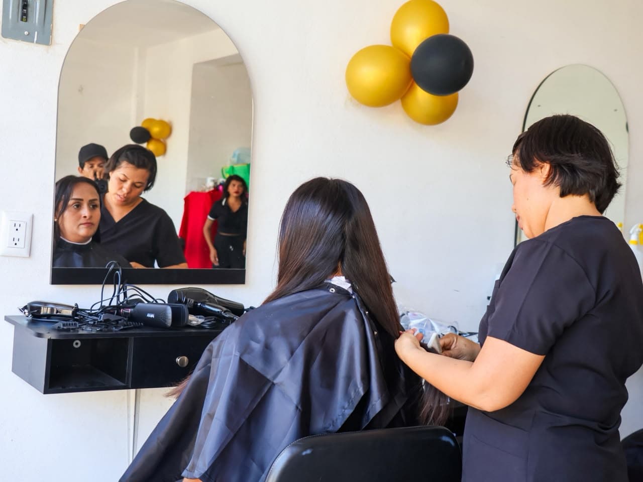 Imagen 6 de DIF Municipal Inaugura Estetica en Tenencia Las Guacamayas.