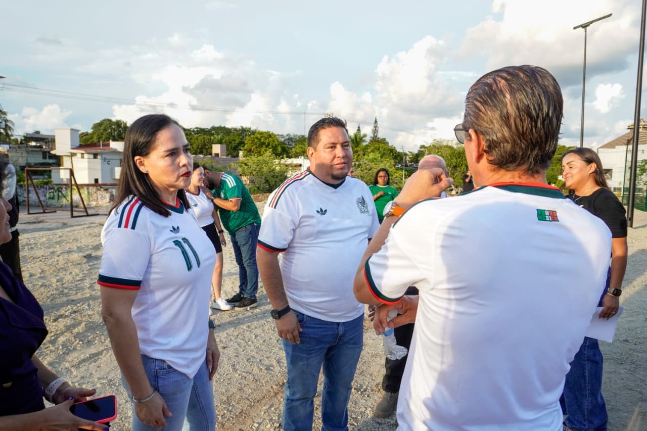 Imagen 1 de Autoridades Supervisan Cancha de Futbol 7 en Lázaro Cárdenas.