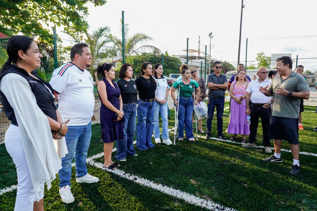 Imagen 2 de Autoridades Supervisan Cancha de Futbol 7 en Lázaro Cárdenas.