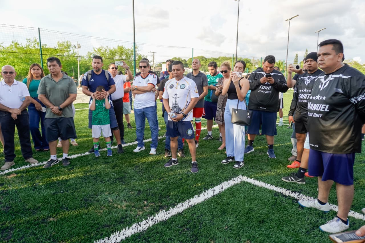 Imagen 3 de Autoridades Supervisan Cancha de Futbol 7 en Lázaro Cárdenas.