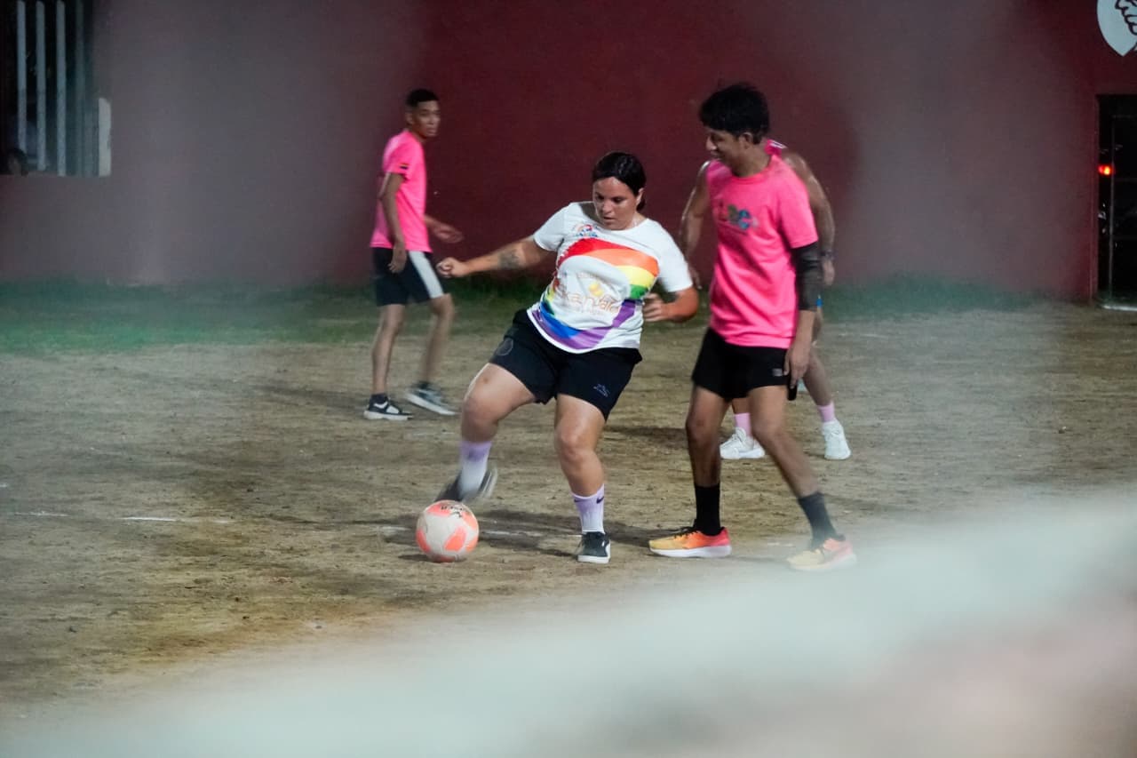 Imagen 15 de Con Gran Participación Concluye el Guacamayas Pride 2026.
