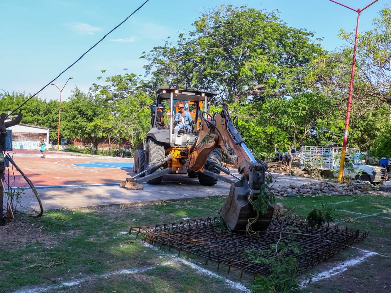 Imagen 5 de Autoridades Ponen en Marcha Construcción de Domo en Popular Indeco.