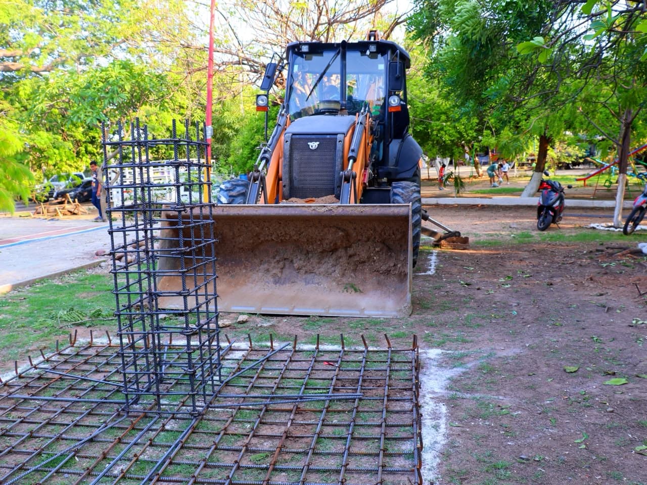 Imagen 6 de Autoridades Ponen en Marcha Construcción de Domo en Popular Indeco.