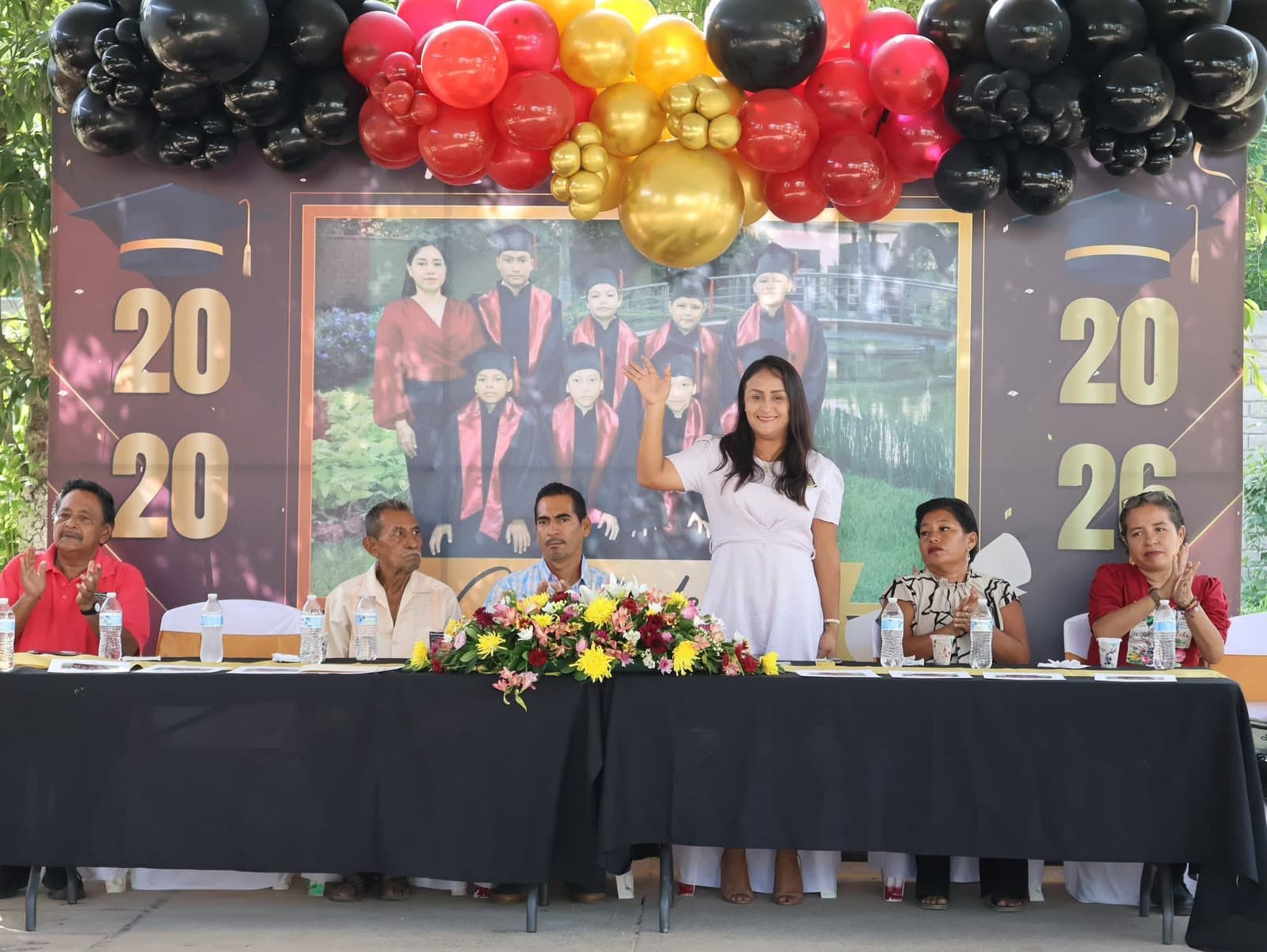 Imagen 2 de Autoridades Municipales Acompañan en Ceremonias de Graduación 2026.