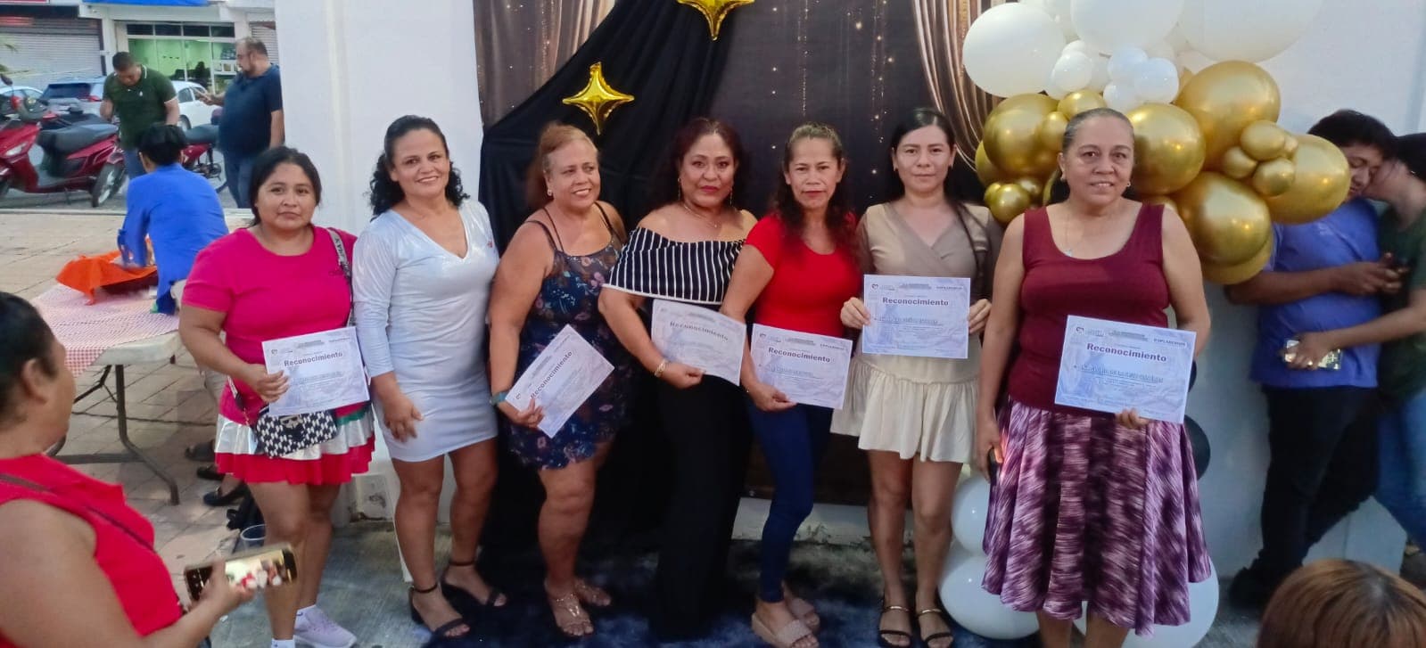 Imagen 6 de Con gran éxito, clausura de talleres del Centro Comunitario "Luis Donaldo Colosio"