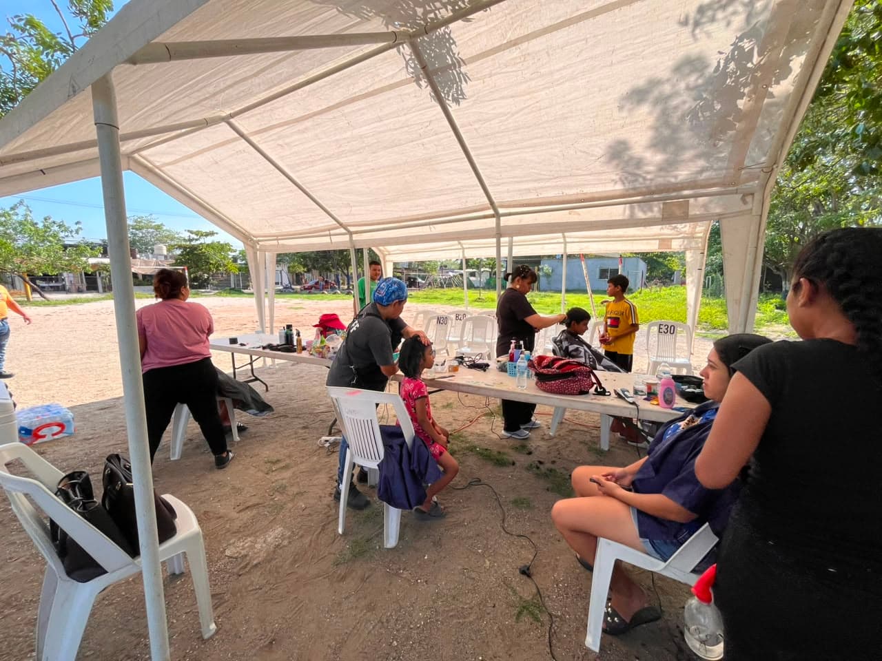 Imagen 3 de Campaña Corte de Cabello Gratuito, Beneficia a Familias de la Colonia Revolución.
