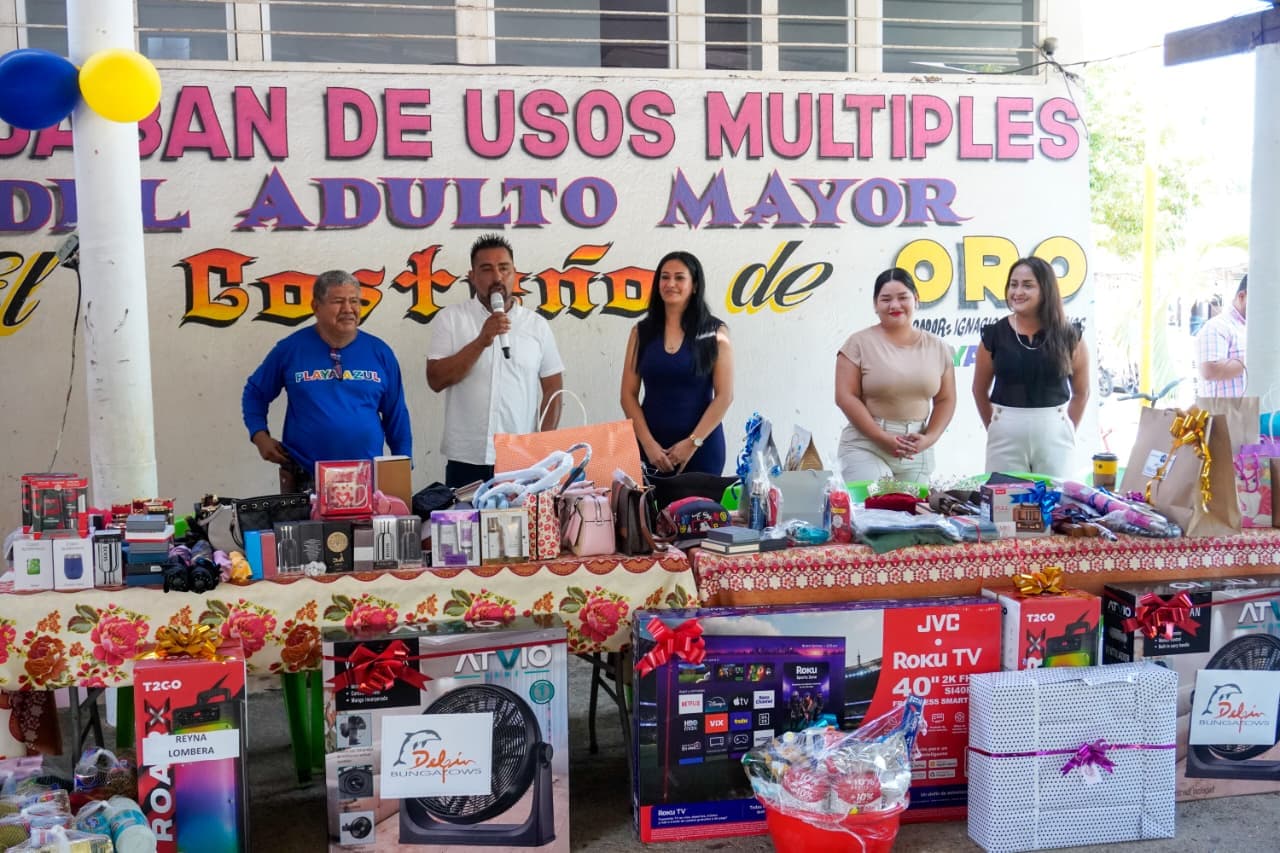 Imagen 1 de Playa Azul, Corona a su Rey y Reina del Adulto Mayor 2026.