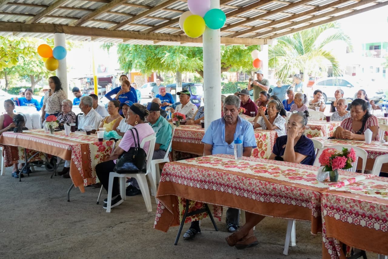 Imagen 8 de Playa Azul, Corona a su Rey y Reina del Adulto Mayor 2026.