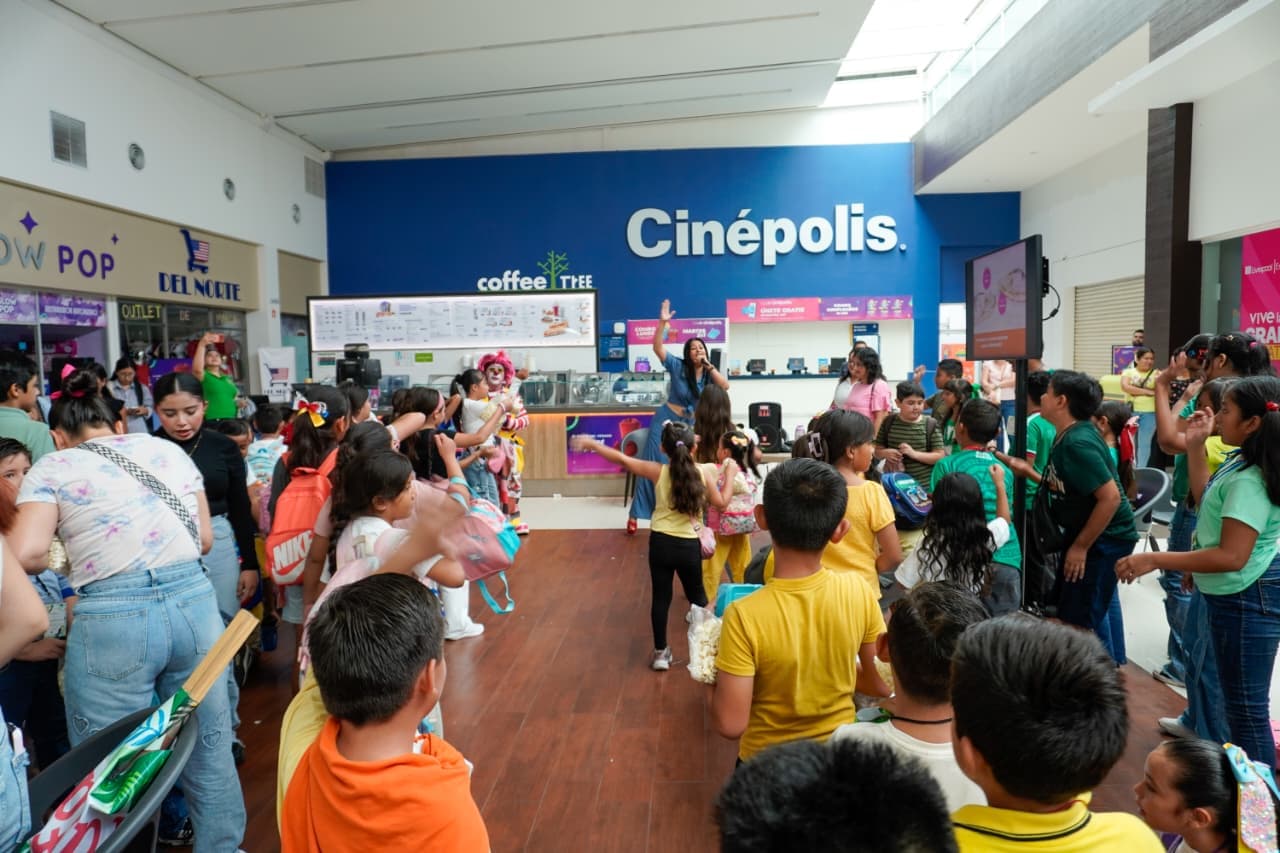 Imagen 2 de Niños y Niñas Disfrutan de Función de Cine en Curso del DIF Municipal.
