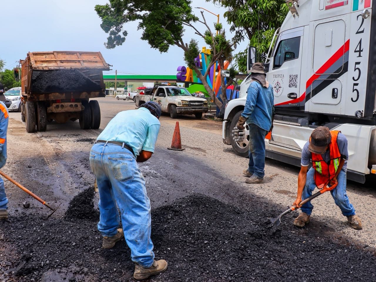 Imagen 5 de Más Calles y Avenidas Beneficiadas con Programa de Bacheo y Reencarpetamiento.