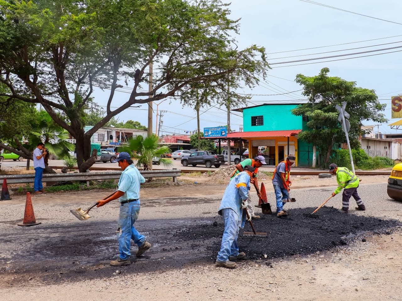 Imagen 8 de Más Calles y Avenidas Beneficiadas con Programa de Bacheo y Reencarpetamiento.