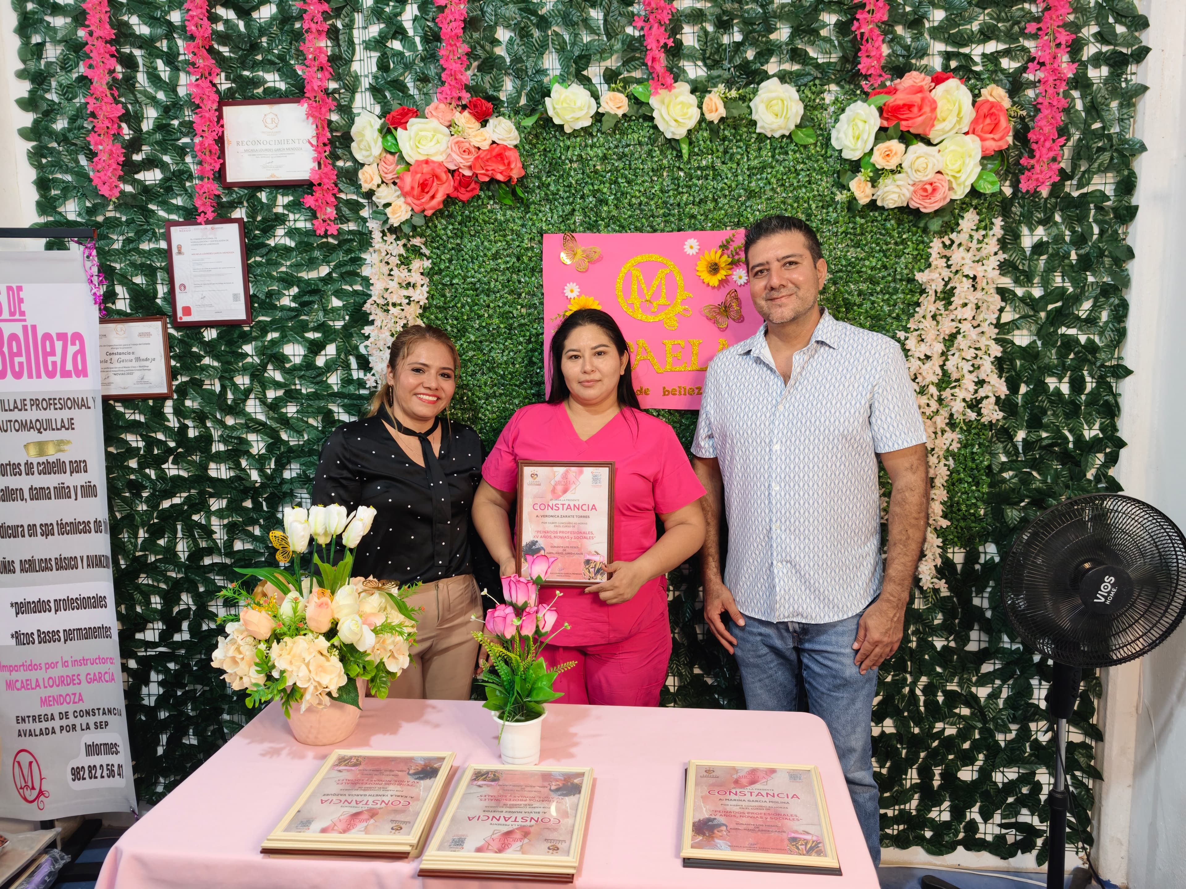 Imagen 2 de Clausuran con éxito el Taller de Peinados en el Centro Comunitario.